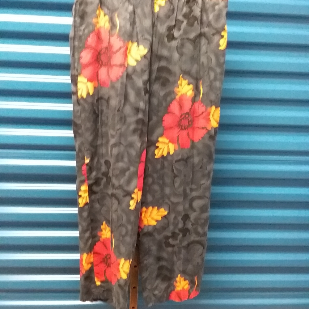 Imperativ Femini Hawaiian  print Black Slacks